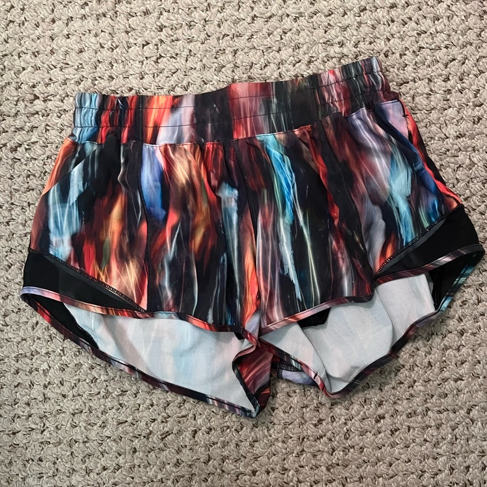 Lululemon Hotty Hots. 2.5 inch. Low rise. Size 4.